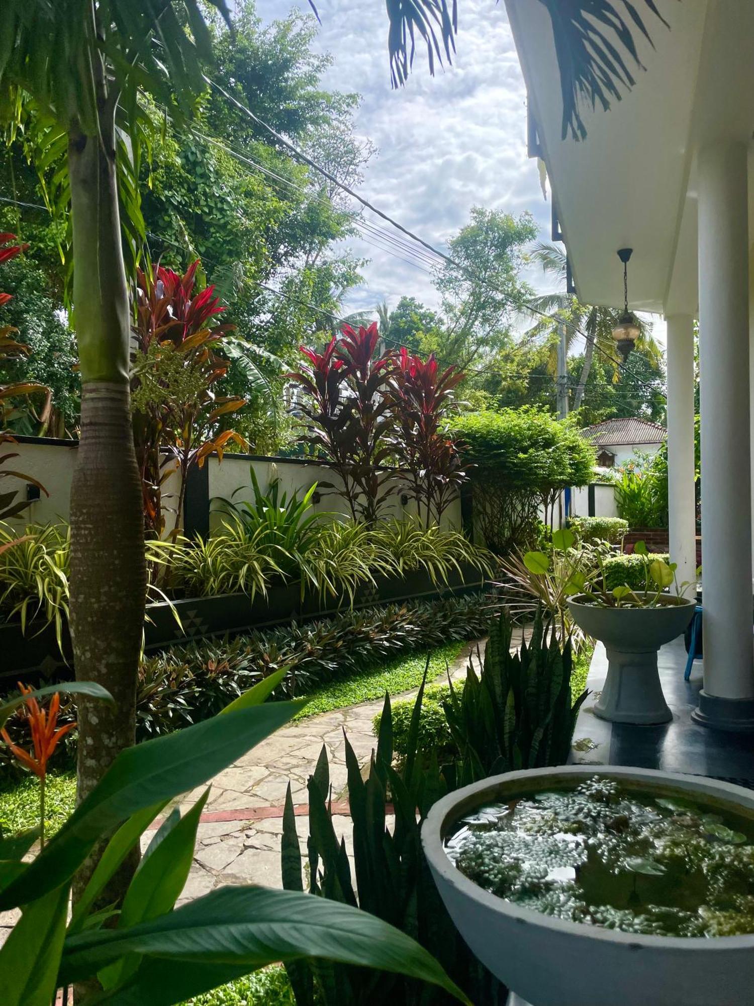 Habibi Hostel & Restaurant Unawatuna Ngoại thất bức ảnh