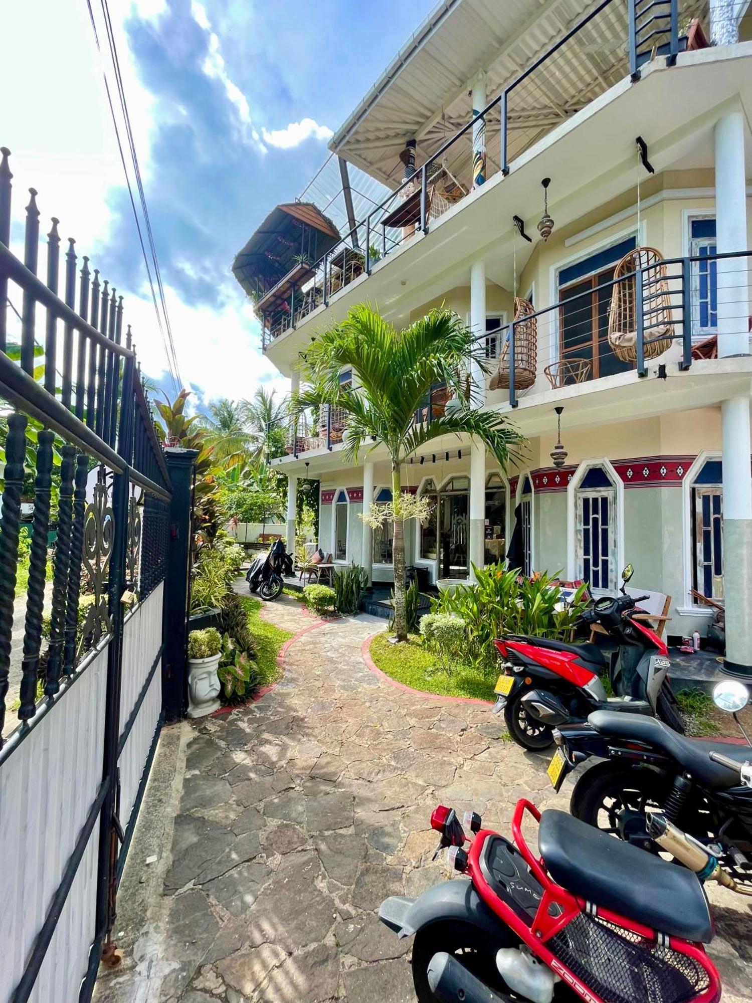 Habibi Hostel & Restaurant Unawatuna Ngoại thất bức ảnh